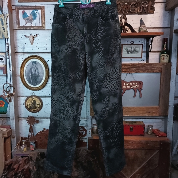 Gloria Vanderbilt Denim - Gloria Vanderbilt animal print Amanda style cropped jeans euc